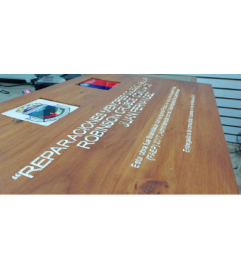 Cartel tallado 60 x 40 con dos acrílicos