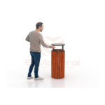 Basurero urbano de metal madera