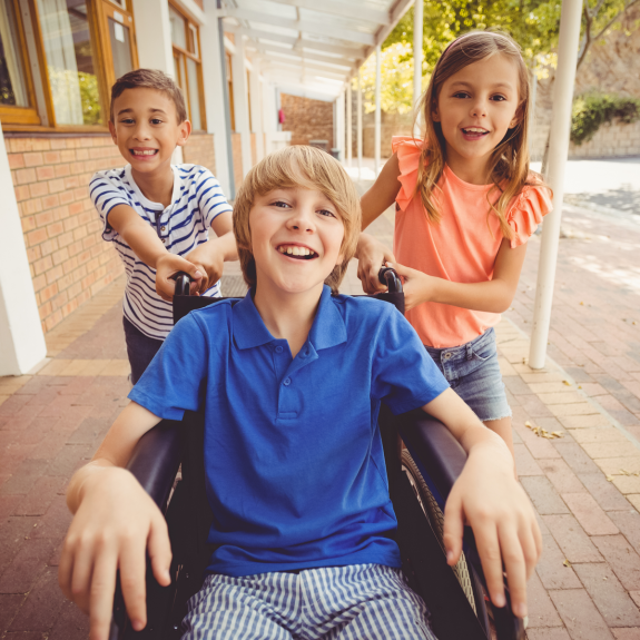 Parques infantiles inclusivos: guía de diseño y acceso universal